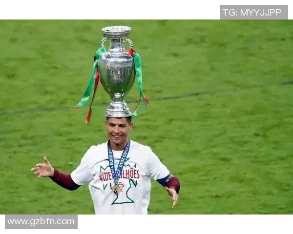 利姓足球明星的辉煌历程与成就探讨